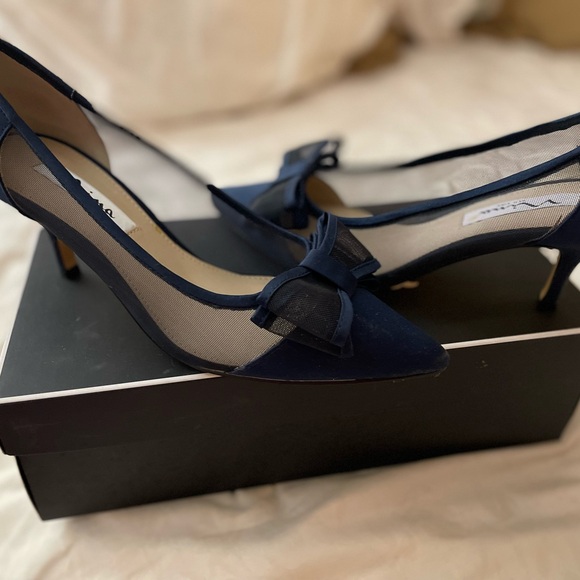I have a pair of beautiful Blue Wedding Shoes from Nina size 7 1/2. Worn once - Picture 4 of 6